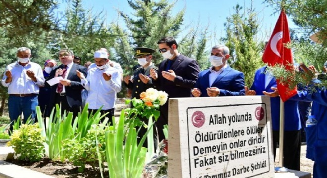  15 Temmuz şehitlerine rahmet, FETÖ iblisine lanet 