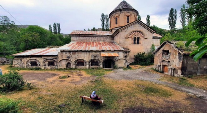 1047 yıllık Taş Cami asırlara meydan okuyor