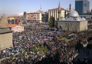 Şehidimizi 50 bin kişi uğurladı