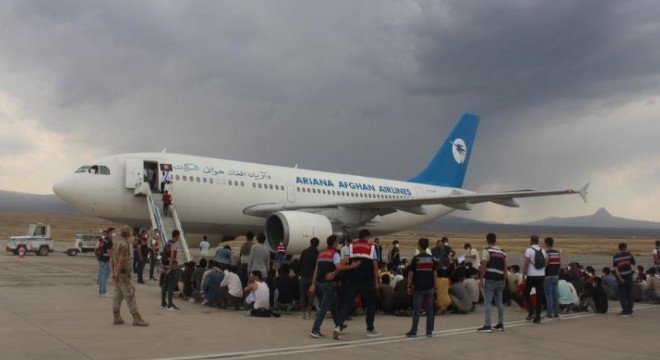 770 düzensiz göçmen sınır dışı edildi