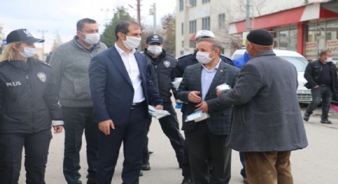 Aşkale’de 12 bin 500 maske dağıtıldı