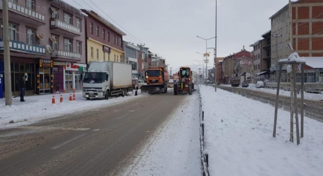 Aşkale’de karla mücadele seferberliği