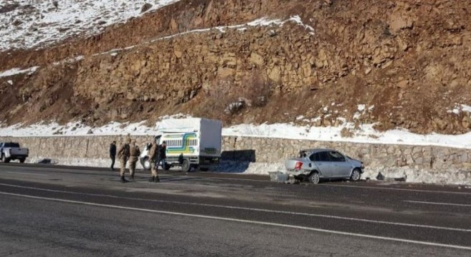 Bingöl yolunda trafik kazası: 3 yaralı