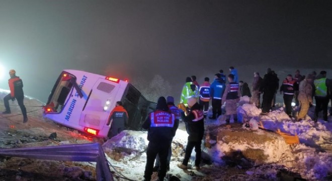 Bingöl yolunda yolcu otobüsü devrildi: 5 ölü