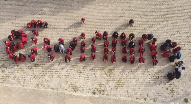 Bu proje sosyal medya bağımlılığına dikkat çekiyor