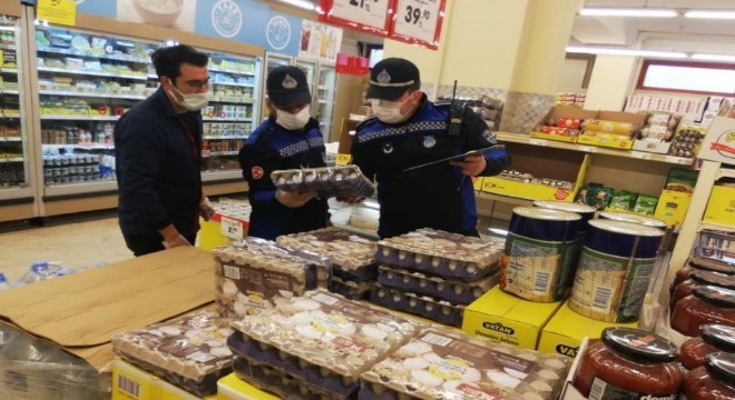 Büyükşehir ekipleri marketleri denetledi