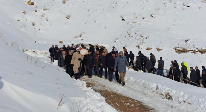 Deprem şehidi polis memuru toprağa verildi