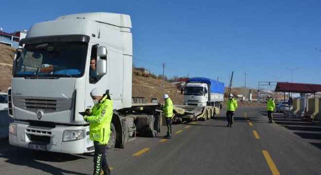 Erzurum – Tercan yolunda zorunlu kış lastiği denetimi