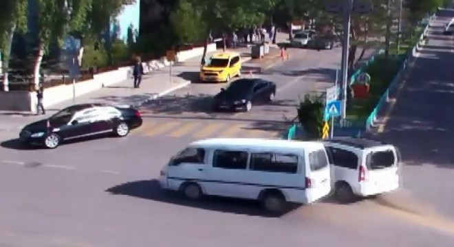 Erzurum’daki trafik kazaları kameralara yansıdı