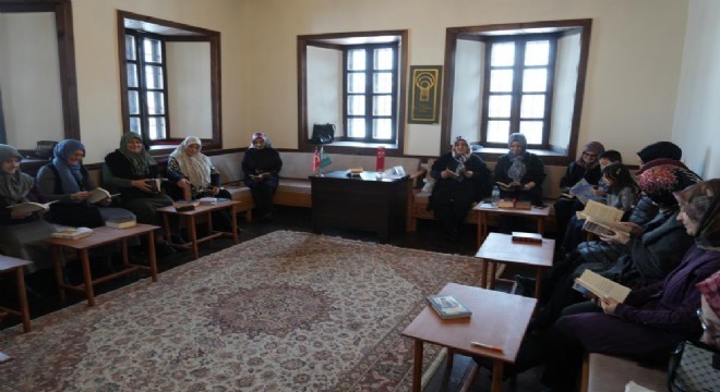 Ev Hanımları Dil ve Edebiyat Konağı'nda buluştu