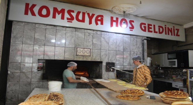 Fırınlarda Ramazan pidesi mesaisi