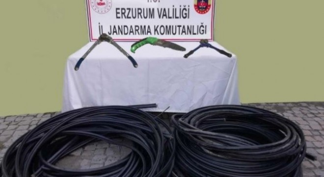 Kablo hırsızları suçüstü yakalandı