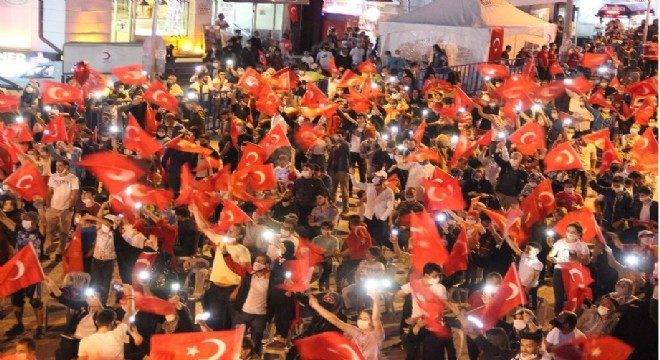 Kent Meydanında FETÖ’ye lanet yağdırıldı