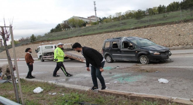 Köpeğe çarpmamak için kaza yaptı