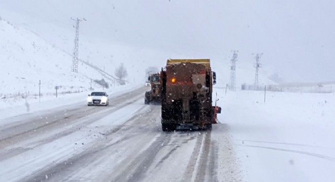 Kızıldağ ve Sakaltutan’da kar ulaşımı zorlaştırdı