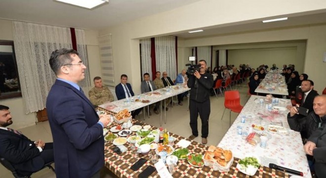 Memiş Karayazılıların iftar coşkusunu paylaştı