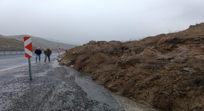 Muş - Erzurum karayolunda heyelan