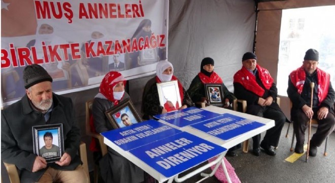 Muş’ta annelerin evlat nöbeti sürüyor