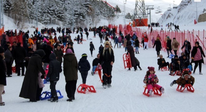 Palandöken doldu taştı