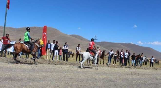 Rahvan at yarışlarına yoğun ilgi