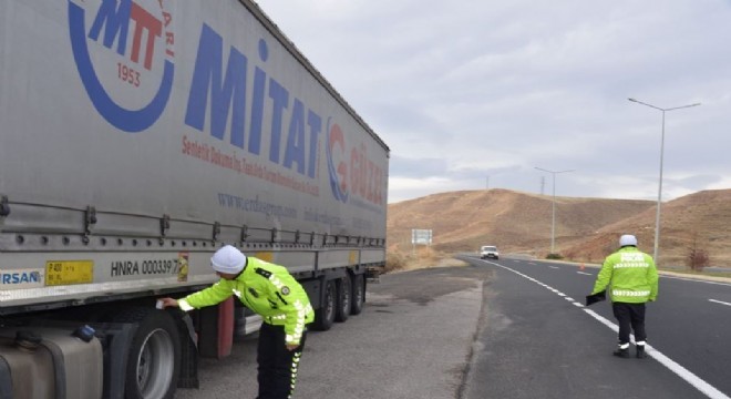 Trafikte zorunlu kış lastiği denetlemesi