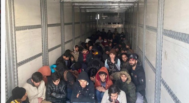 Tır içerisinde 129 göçmen yakalandı