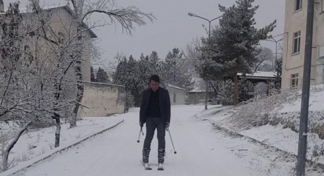 Uzundereli öğretmenden  ilgi çekici ulaşım yöntemi