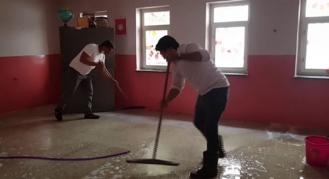 Uzundere’de eğitimcilerden fedakarlık örneği