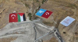 Alparslan Otağında Türk ve Filistin bayrakları açıldı