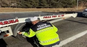 Ardahan yolunda jandarmadan ‘zorunlu kış lastiği' denetimi