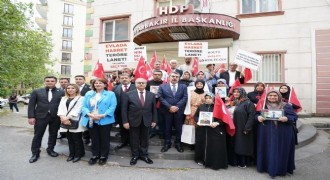 Bakan Tekin’den Diyarbakır annelerine destek