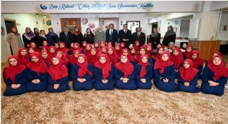 Kur'an kursu öğrencileriyle iftar yemeği