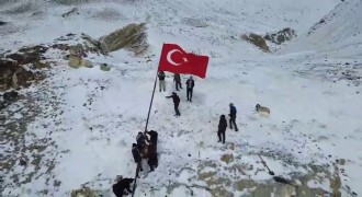 Şenkaya Göreşken Bayraklarla donatıldı