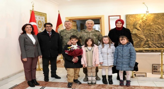 Öğrencilerden Kolordu Komutanı Tümgeneral Alkan’a ziyaret